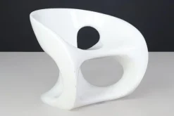 Pamono Hara Sculptural Outdoor Chair in White Lacquered Fiberglass by Gurioli for Kundalini, 2002><noscript><img width=