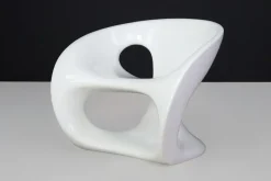 Pamono Hara Sculptural Outdoor Chair in White Lacquered Fiberglass by Gurioli for Kundalini, 2002><noscript><img width=