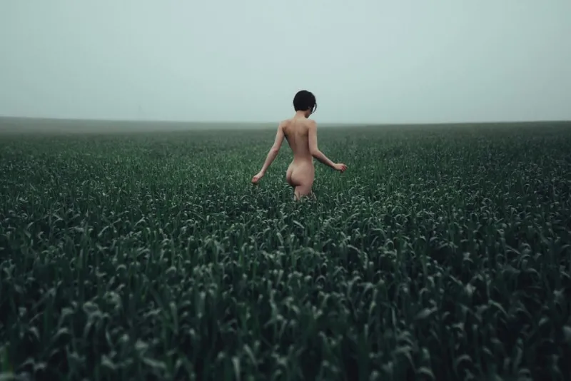 Pamono Igor Ustynskyy, Young Nude Woman Walking in a Meadow, Photographic Paper> Photography