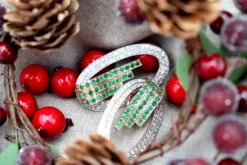 Pamono Illiptic-Shaped Gold Earrings with Brilliant-Cut Diamonds and Calibrated Emeralds, Set of 2><noscript><img width=