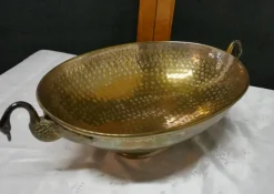 Pamono Indian Oval Beaten Brass Dish with Swan Handles, 1900s><noscript><img width=