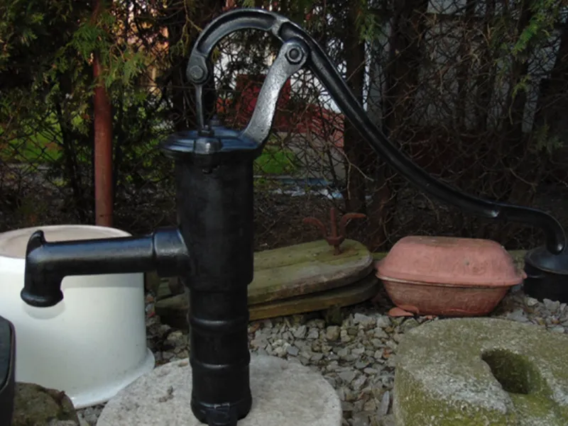 Pamono Industrial Cast Iron Water Pump, 1940s> Garden Accessories