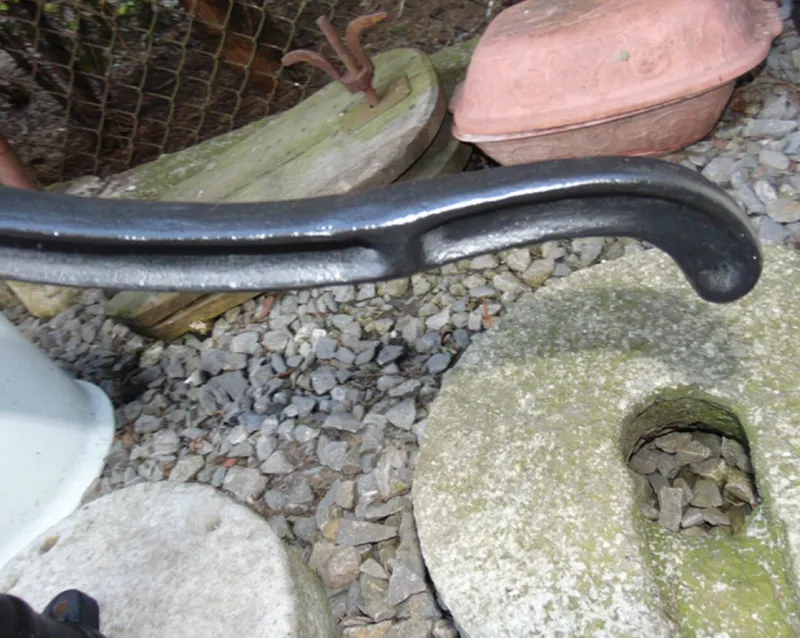 Pamono Industrial Cast Iron Water Pump, 1940s> Garden Accessories