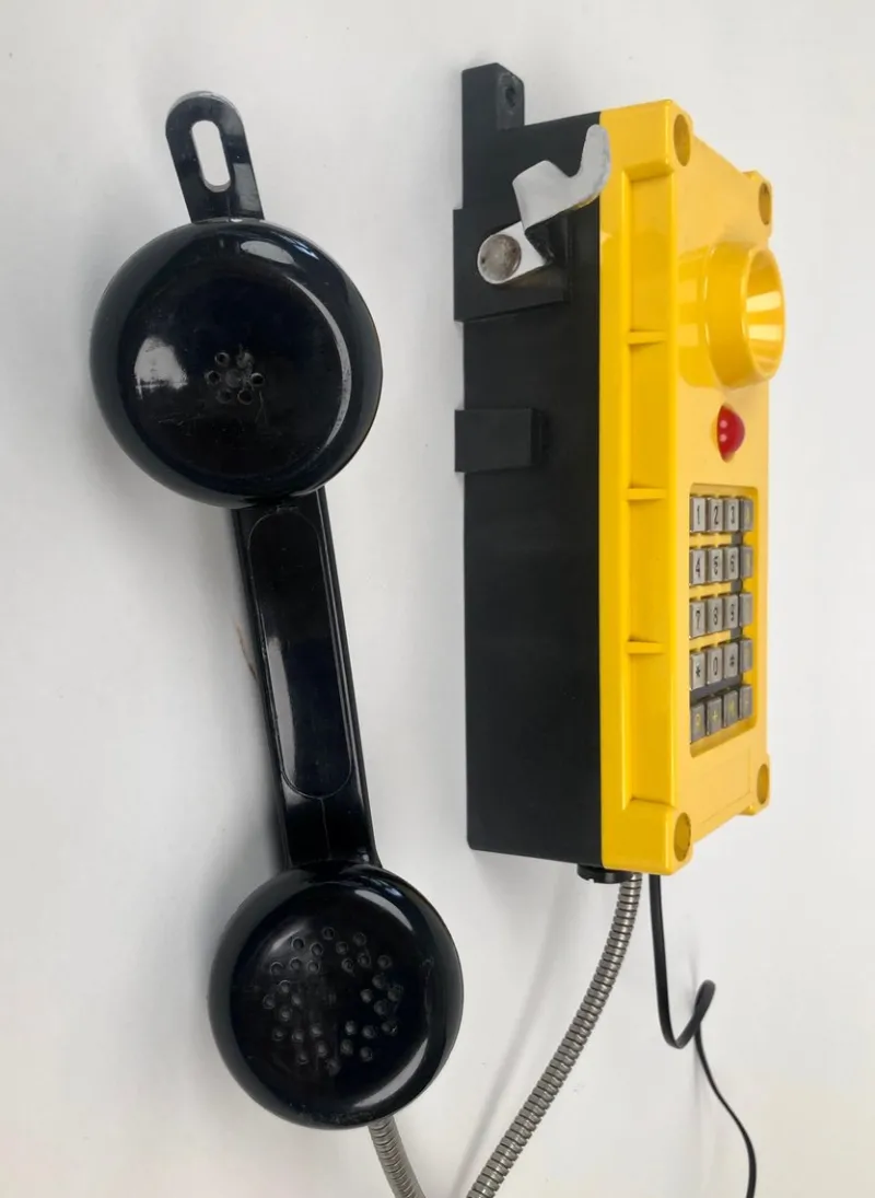 Pamono Industry Wall Mount Telephones in Bright Yellow from Tesla, 2004, Set of 2> Electronics