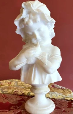 Pamono Italian Artist, Hand Carved Bust Sculpture of a Young Girl Holding a Dove, 19th Century, Alabaster> Art Nouveau|Classical