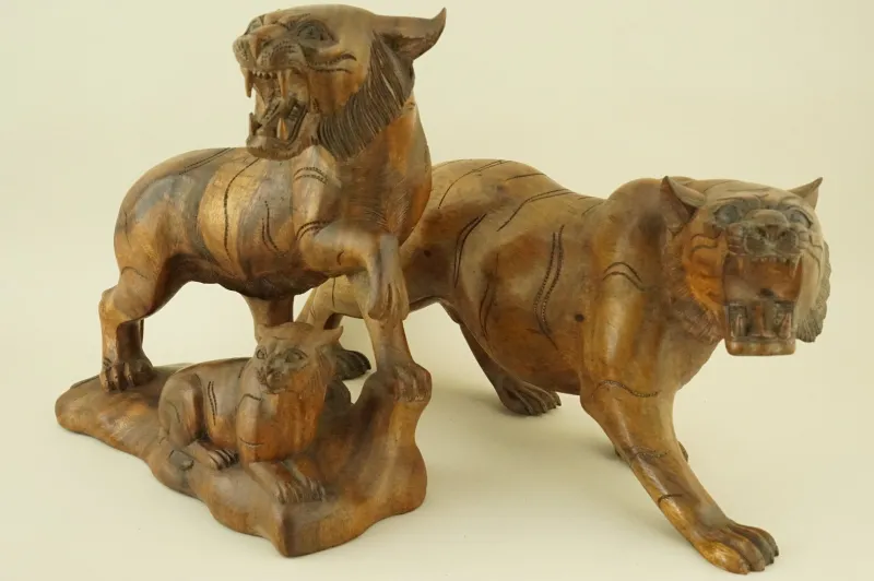 Pamono Italian Artist, Large Art Deco Maternity with Tigers Sculptures, Early 1900s, Cherry Wood, Set of 2> Art Deco