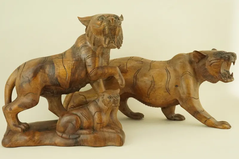 Pamono Italian Artist, Large Art Deco Maternity with Tigers Sculptures, Early 1900s, Cherry Wood, Set of 2> Art Deco