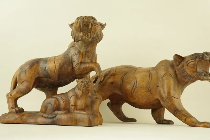 Pamono Italian Artist, Large Art Deco Maternity with Tigers Sculptures, Early 1900s, Cherry Wood, Set of 2> Art Deco