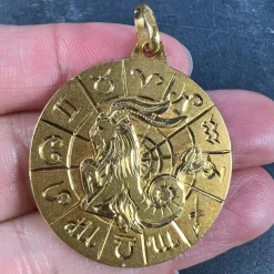 Best Pamono Italian Capricorn Zodiac 18k Yellow Gold Charm Pendant, 1970s