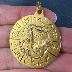 Best Pamono Italian Capricorn Zodiac 18k Yellow Gold Charm Pendant, 1970s