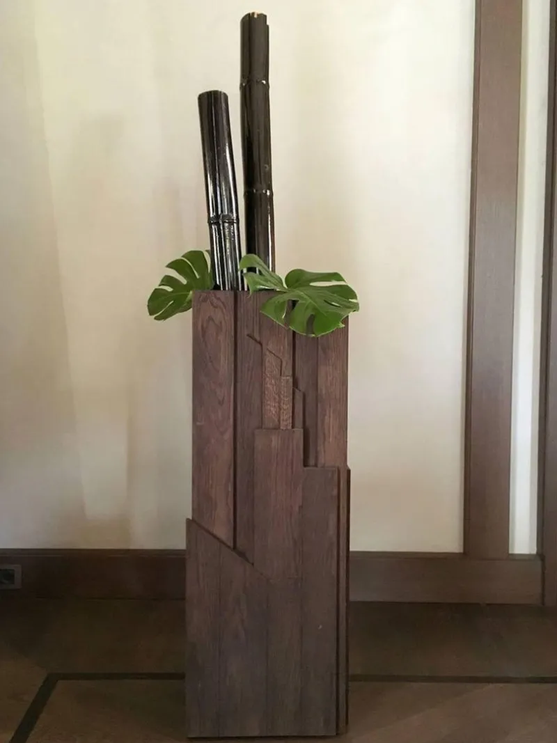Pamono Italian Hand-Carved Oak Wood Column by Dimore Di Lucia Valzelli> Pedestals And Columns