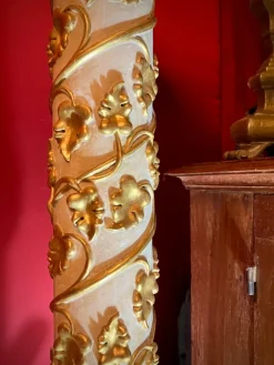 Pamono Italian Pedestal Column in White Lacquer and Gold Leaf><noscript><img width=