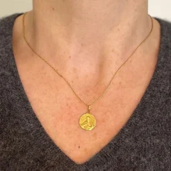 Pamono Italian Saint Therese 18k Yellow Gold Charm Medal Pendant, 1950s><noscript><img width=
