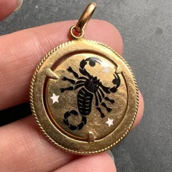 Outlet Pamono Italian Zodiac Scorpio Starsign 18k Yellow Gold Enamel Charm Pendant, 1960s