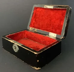 Pamono Japanese Lacquered Box with Flower><noscript><img width=