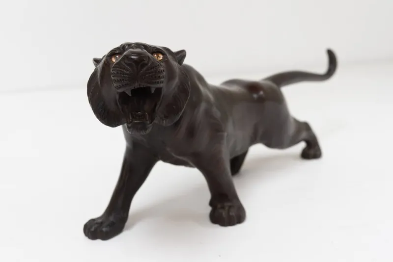 Pamono Japanese Meiji Artist, Tiger Sculpture, 1900s, Bronze> Sculpture