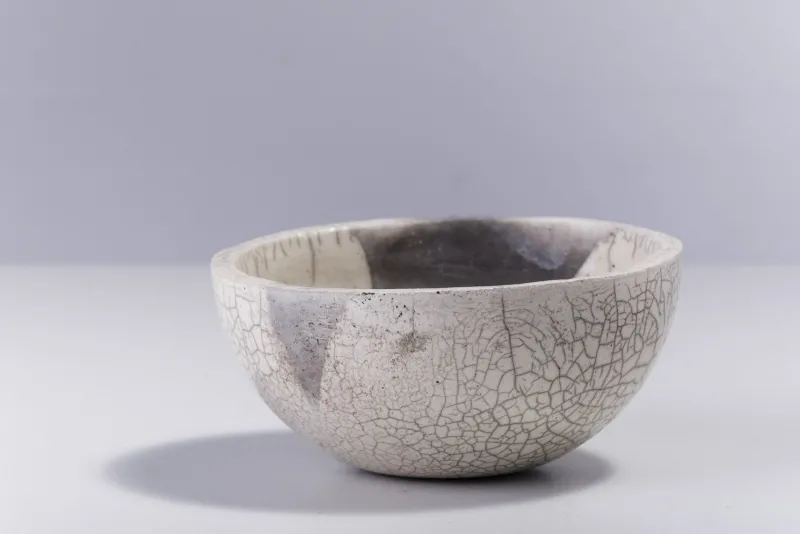New Pamono Japanese Minimalist White Crackle Raku Ceramic Bowl from Laab Milano