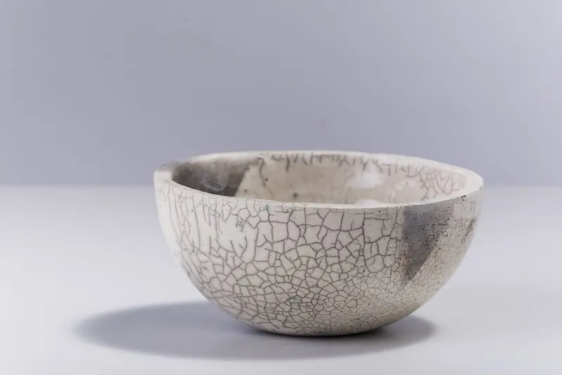 New Pamono Japanese Minimalist White Crackle Raku Ceramic Bowl from Laab Milano