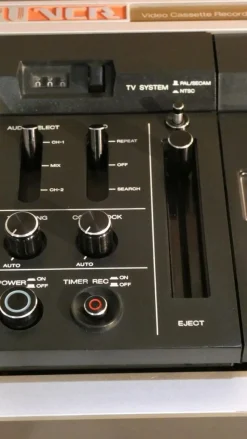Pamono Japanese Model CR-6060RT PAL/SECAM/NTSC from JVC - Victor Company, 1979><noscript><img width=