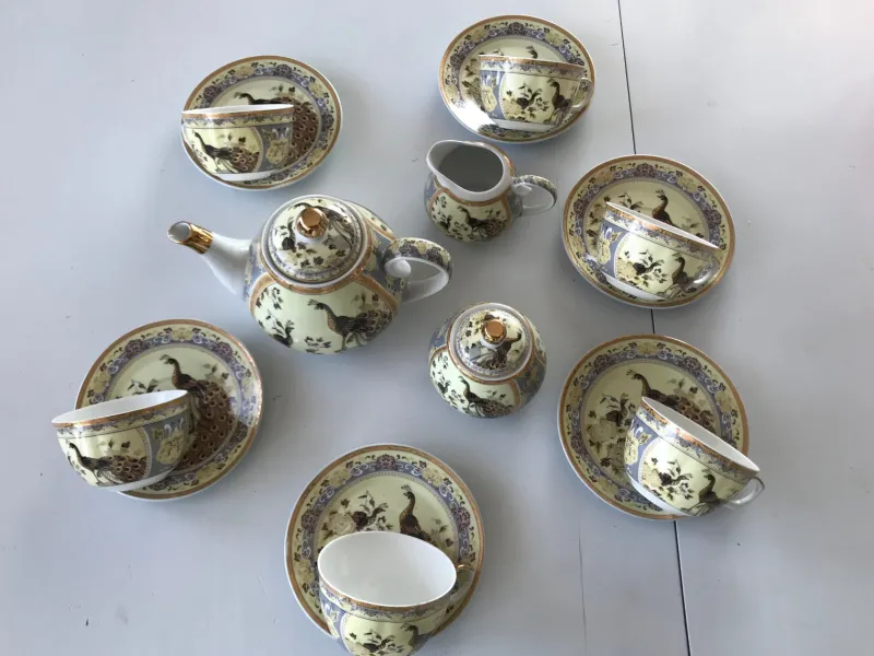 Pamono Japanese Porcelain Yamasen With a Pavia Motif, Set of 15> Coffee & Tea Service