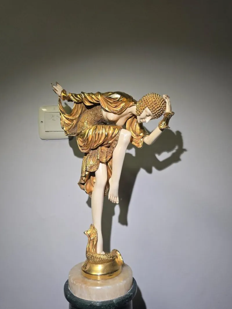 Pamono J.R. Colinet, Chryselephantine Style Sculpture, 1930, Gilt Bronze on Marble Base> Art Deco
