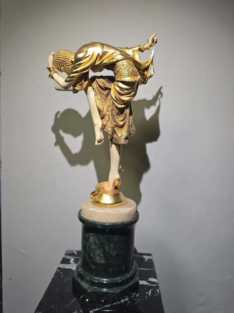 Pamono J.R. Colinet, Chryselephantine Style Sculpture, 1930, Gilt Bronze on Marble Base> Art Deco