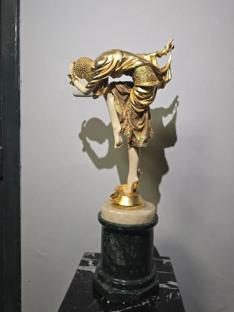 Pamono J.R. Colinet, Chryselephantine Style Sculpture, 1930, Gilt Bronze on Marble Base> Art Deco
