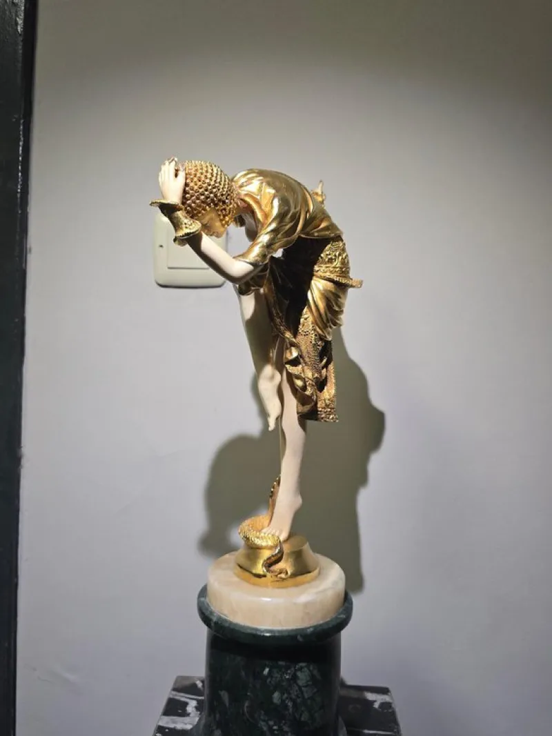 Pamono J.R. Colinet, Chryselephantine Style Sculpture, 1930, Gilt Bronze on Marble Base> Art Deco