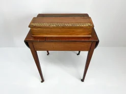 Hot Pamono Kidney-Shaped Mahogany Desk, 19th Century
