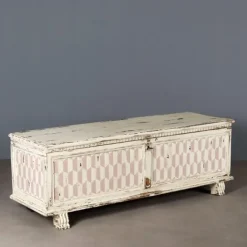 Pamono Lacquered Walnut Chest, 18th Century> Trunks Crates & Baskets