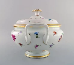 Hot Pamono Large Antique Meissen Soup Tureen in Porcelain with Hand-Painted Flowers