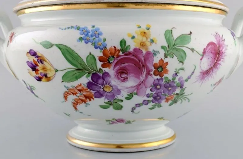 Hot Pamono Large Antique Meissen Soup Tureen in Porcelain with Hand-Painted Flowers