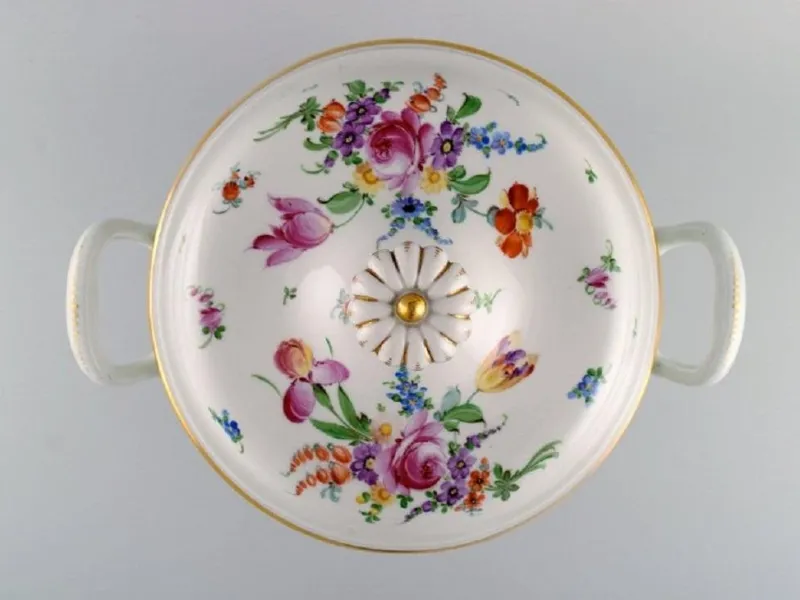 Hot Pamono Large Antique Meissen Soup Tureen in Porcelain with Hand-Painted Flowers