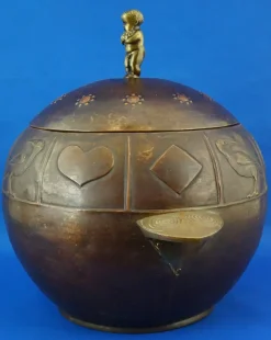 Online Pamono Large Art Deco Champagne Cooler or Ice Holder in Embossed Copper with Bronze Cherub-Shaped Lid and Knob attributed to Josef Hoffmann for Wiener Werkstätte, Austria, Early 1900s