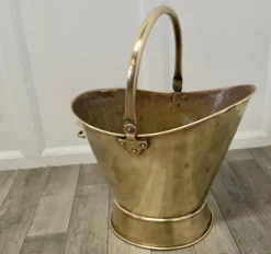 Pamono Large Art Nouveau Brass Helmet Coal Scuttle, 1880><noscript><img width=