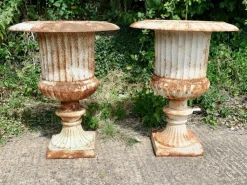 Pamono Large Cast Iron Garden Planters, 1900s, Set of 2> Garden Accessories