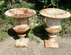 Pamono Large Cast Iron Garden Planters, 1900s, Set of 2><noscript><img width=