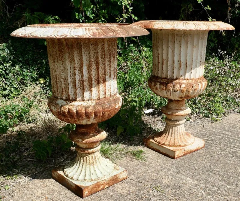 Pamono Large Cast Iron Garden Planters, 1900s, Set of 2> Garden Accessories