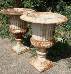 Pamono Large Cast Iron Garden Planters, 1900s, Set of 2><noscript><img width=