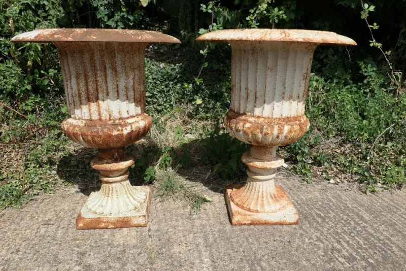 Pamono Large Cast Iron Garden Planters, 1900s, Set of 2> Garden Accessories