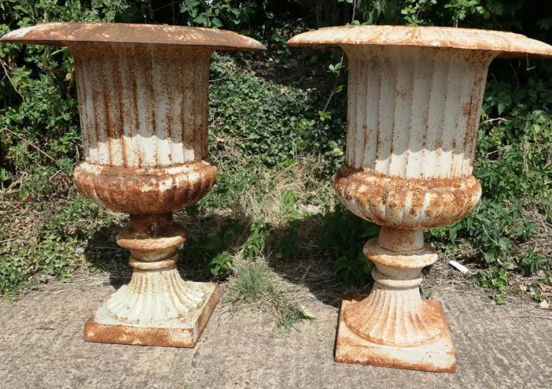 Pamono Large Cast Iron Garden Planters, 1900s, Set of 2> Garden Accessories