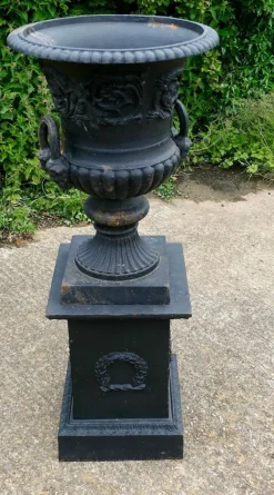 Pamono Large Cast Iron Urn, 1920> Garden Accessories