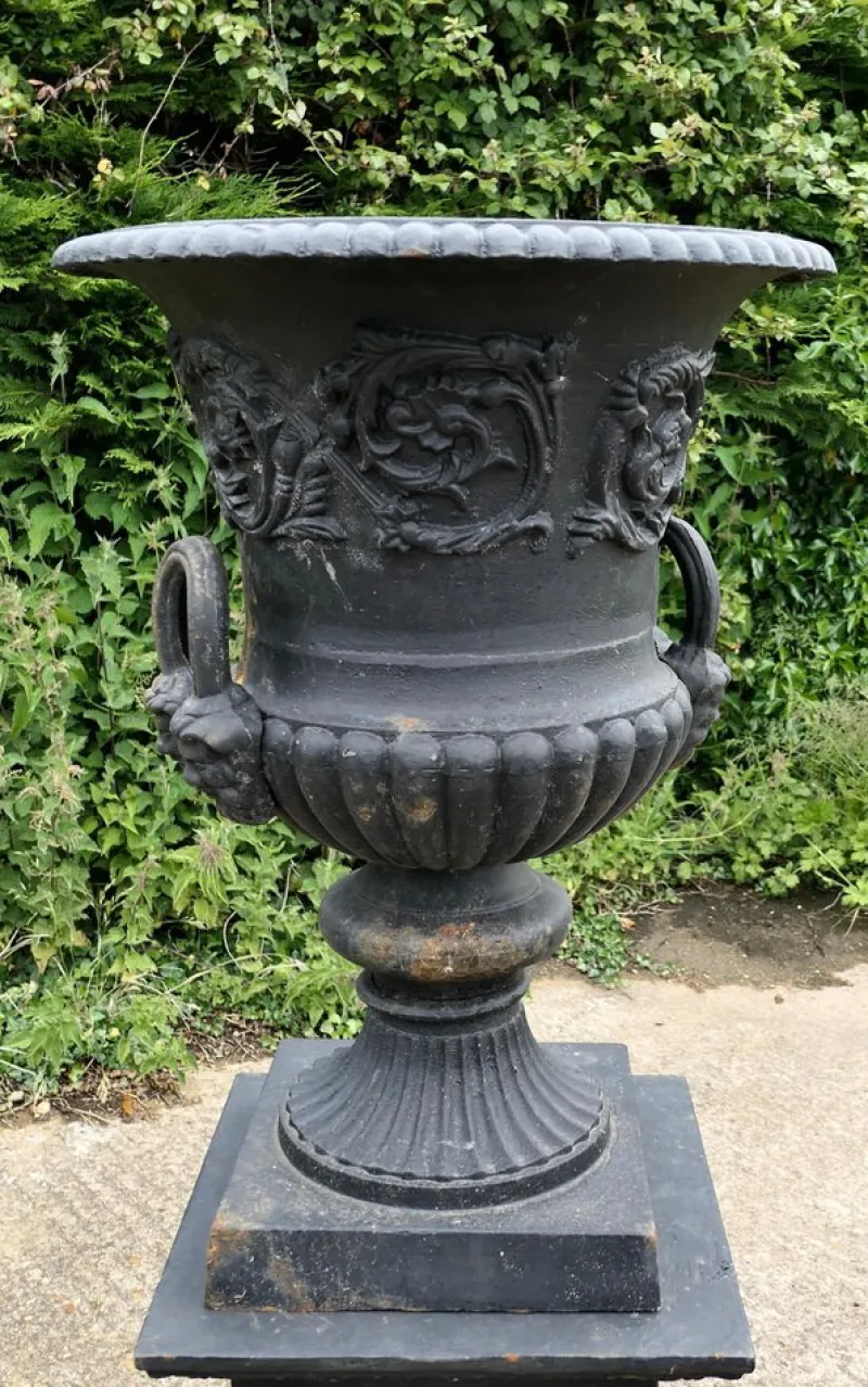 Pamono Large Cast Iron Urn, 1920> Garden Accessories