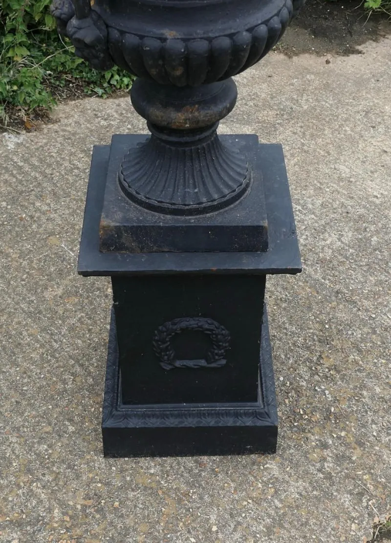 Pamono Large Cast Iron Urn, 1920> Garden Accessories