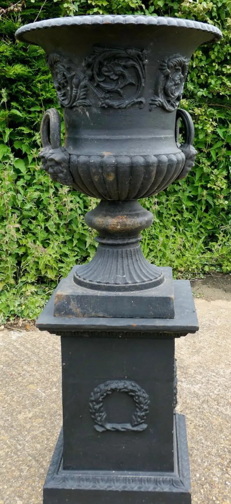 Pamono Large Cast Iron Urn, 1920> Garden Accessories