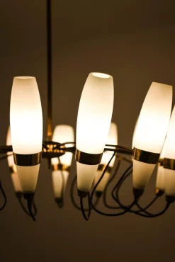 Pamono Large Chandelier in Opaline Glass and Brass from Stilnovo, 1950s><noscript><img width=