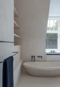 Pamono Large Clay Bathtub by Studio Loho><noscript><img width=