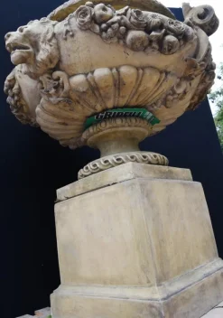Pamono Large English Stone Garden Urn on Pedestal Plinth><noscript><img width=