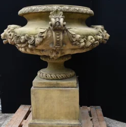 Pamono Large English Stone Garden Urn on Pedestal Plinth><noscript><img width=