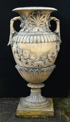 Pamono Large English Stone Garden Urns, Set of 2> Garden Accessories